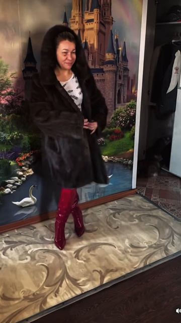 ШИКАРНАЯ ЖЕНЩИНА ИРИШКА ЧИКИ ПИКИ! ЭФФЕКТНАЯ И НЕПОВТОРИМАЯ смотреть онлайн