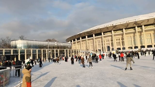 Московский каток в Лужниках. смотреть онлайн