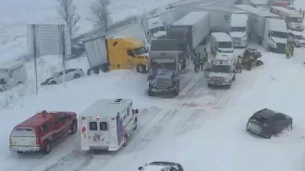 Более 100 машин столкнулись в США из-за снегопада смотреть онлайн