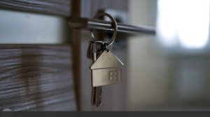 В Госдуме напомнили о штрафах за самовольную установку тамбурной двери