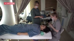 ЕЩЁ ДВЕ ДЕВУШКИ ИЗ ЧИСЛА ДЕТЕЙ-СИРОТ ПОЛУЧИЛИ ПРОФЕССИЮ КОСМЕТОЛОГА НА КАМЧАТКЕ • НОВОСТИ КАМЧАТКИ