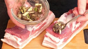 БАБУШКА НАУЧИЛА готовить только ТАК! Безумно вкусный и очень простой рецепт сала в духовке.
