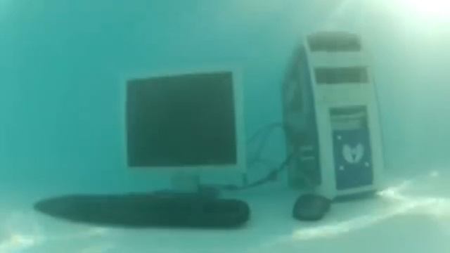 Computer under water смотреть онлайн