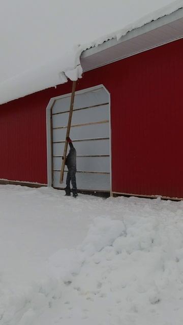 СНЕГ ПРОВАЛИВАЕТСЯ смотреть онлайн