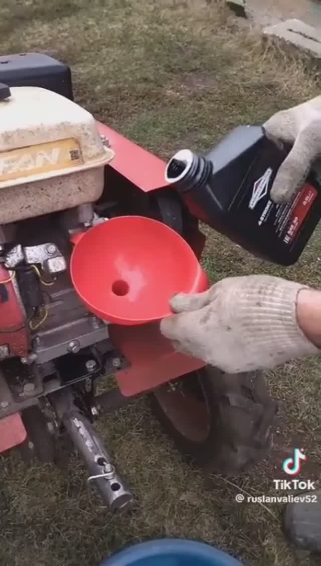 Показываю один из способов как меняют масло на смотреть онлайн