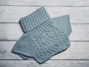 Манишка спицами. Манишка детская спицами