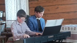 Виртуозная игра на рояле!