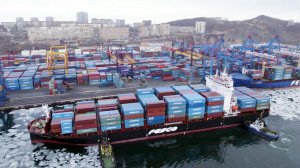 Больше половины расчетов на международном рынке Россия проводит в рублях.