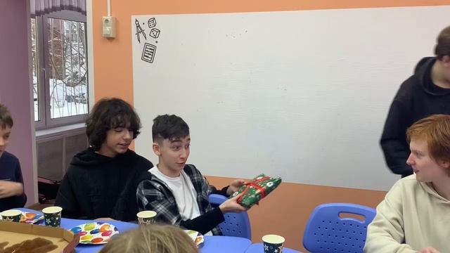 В зимние каникулы в нашем классе три 🌟 именинника! смотреть онлайн