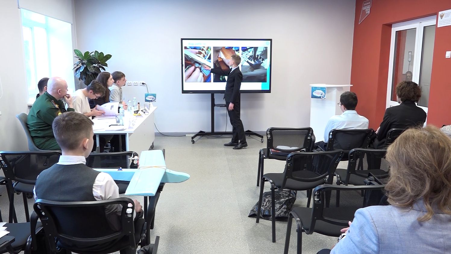 Конкурс научных работ школьников «Высший пилотаж» проходит в Новосибирске смотреть онлайн