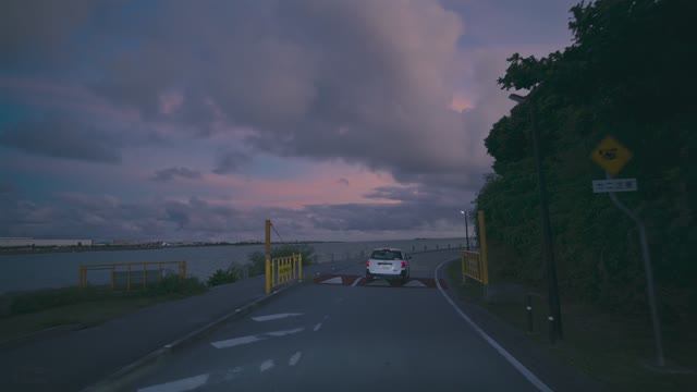 🇯🇵 Окинава, Япония - Поездка на закате через Наху смотреть онлайн