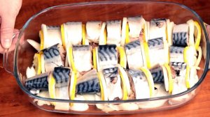 САМЫЙ ПРОСТОЙ РЕЦЕПТ ПРИГОТОВЛЕНИЯ ВКУСНОЙ СКУМБРИИ В ДУХОВКЕ С ЛИМОНОМ И ЛУКОМ.