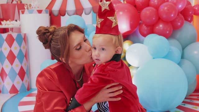 День рождения Эрика - 1 год. смотреть онлайн