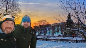 ВАЛЯЮСЬ ПОД ЕЛКОЙ. ОБМАН ВЕКА. КАК БУДЬ-ТО НИЧЕГО И НЕ БЫЛО. ЦЕНИТЕ ВРЕМЯ.