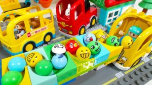 СТРОИМ ГОРКУ ДЛЯ ШАРИКОВ С МАШИНКАМИ КАТАЕМ ШАРИКИ ДЛЯ ДЕТЕЙ ДЕТСКИЙ КАНАЛ ИГРАЛКИ-ЗАЛИПАЛКИ