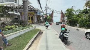 Беженец🇮🇩Бали. УЧУСЬ КАТАТЬСЯ НА СЕРФЕ У ДРУЗЕЙ ЭЛЬН