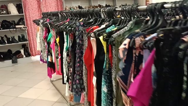 Секонд хенд, немного вещей смотреть онлайн