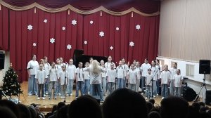 "Песенка о снежинке",  исполняет хор "Чабарок"