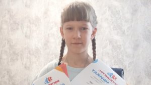 смотрим мои старые видео и фотографии из детства.      Я заняла места по всей России