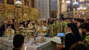 Патриарх Иерусалимский совершает чин Освящения Крещенской воды