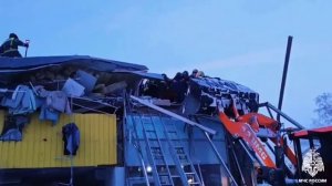 Спасение женщины из-под завалов обрушившегося ТЦ в Новосибирске