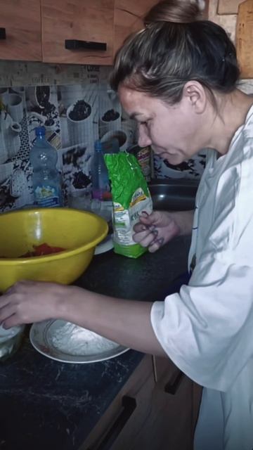 СЕМЕЙНОЕ СЧАСТЬЕ! ИРИШКА ЧИКИ ПИКИ И БЕЗУМНЫЙ ПАША ГОТОВЯТ КРАСНУЮ РЫБКУ смотреть онлайн