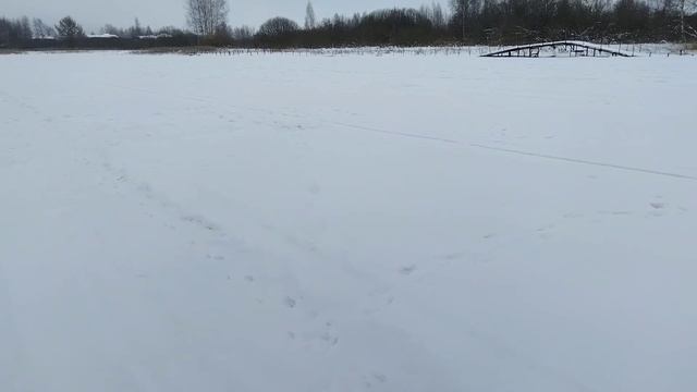 По замерзшей реке смотреть онлайн