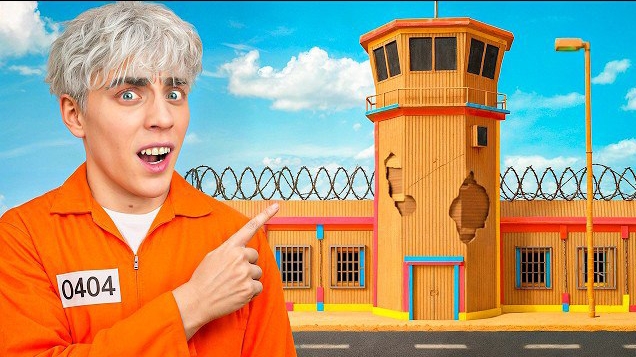 ПОБЕГ из Самой ОХРАНЯЕМОЙ КАРТОННОЙ ТЮРЬМЫ! смотреть онлайн