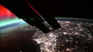 Яркое полярное сияние сняли с борта МКС, от радиационного шторма экипаж укрылся в российском модуле