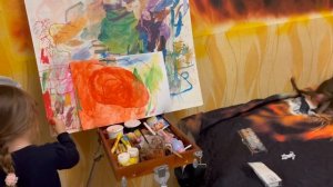 У Люси новая ИГРУШКА-НОСУШКА она пытается её оседлать, а Ангелина руководит Сеней и Соней)))