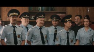 Новый начальник полиции приказывает всем отделом идти в кафе и напиться там