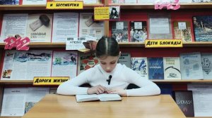 Стихотворение Сергея Алексеева «Первая колонна» читает ученица 4 "Б" класса Аня Мамонтова.