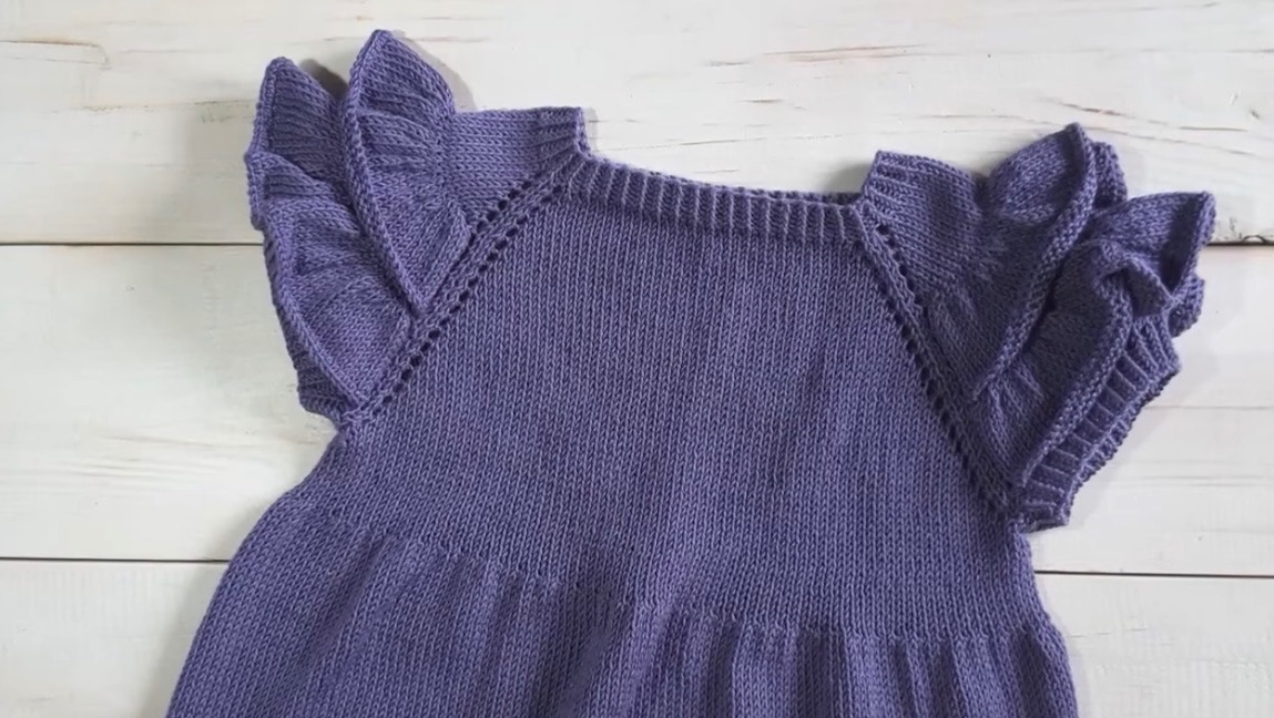 Детское платье спицами. Платье регланом сверху. МК смотреть онлайн