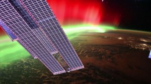 Ярчайшее северное сияние засняли на видео космонавты на МКС