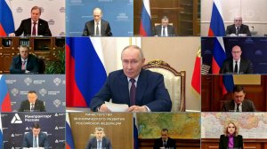 Владимир Путин по видеосвязи проводит первое в этом году совещание с правительством.