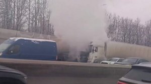 Грузовик загорелся на участке МКАД в ТиНАО