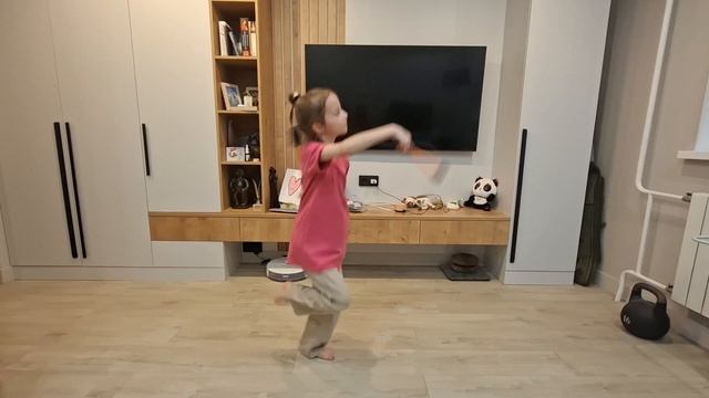 весёлый и зажигательный танец с булавами смотреть онлайн