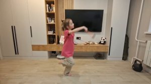 весёлый и зажигательный танец с булавами