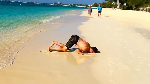 Испытание «Попробуй не засмеяться»! 🤣 Подборка самых смешных 20 минут! смотреть онлайн