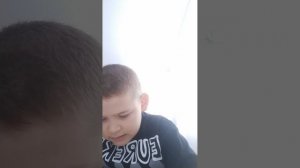 Миша делает смартфон