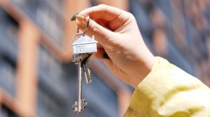 Путин заявил о необходимости выдавать ключи от купленных квартир в срок