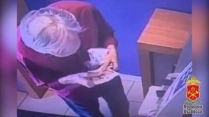 Полиция Ленинска-Кузнецкого разыскивают мужчину, подозреваемого в хищении денег из банкомата