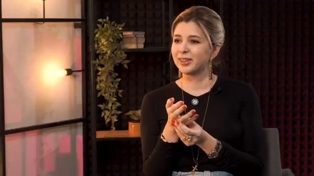 Греться вибраторами посоветовала украинцам невеста бывшего министра иностранных дел Украины Кулебы смотреть онлайн