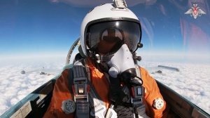 Плановый полет стратегических ракетоносцев Ту-95мс дальней авиации