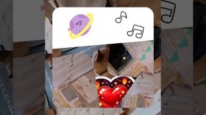 1000046692.mp4 (Собака наблюдает за устройством лестницы на 2 этаж в доме А-фрейм)