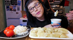 Мукбанг Бомбитос | Вареники с картошкой, капуста и помидорки | Обжор Асмр