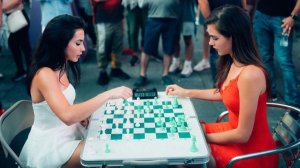 Каким же спортом являеться соперничество женщин двух? Шахматы, особенные только, а какие узнаем