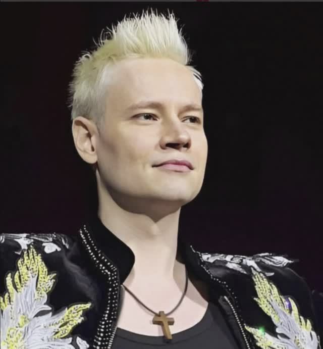 Обнимите любимых скорей... И от этого станет теплей... С благодарностью всем... смотреть онлайн