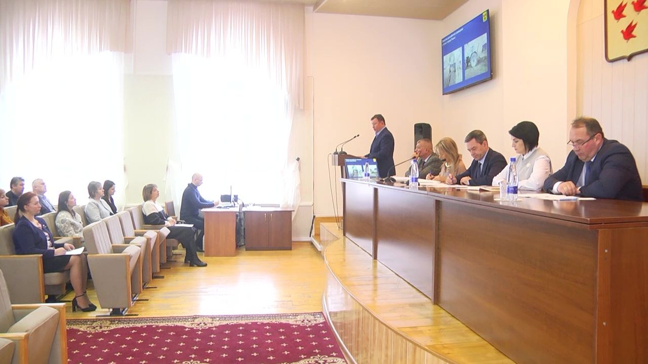 СОВЕЩАНИЕ ПО ВТОРНИКАМ смотреть онлайн