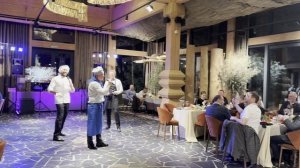 Шоу поющих официантов в Москве